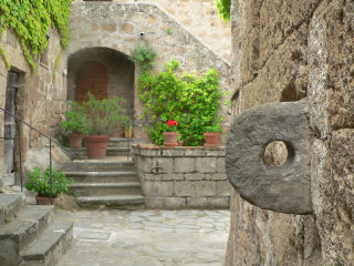 Civita di Bagnoregio, abitazioni in tufo