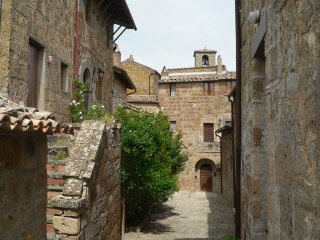 Civita di Bagnoregio, abitazioni in tufo