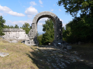 Carsulae - arco di San Damiano