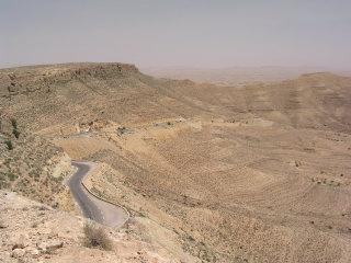 strada nel deserto di montagna