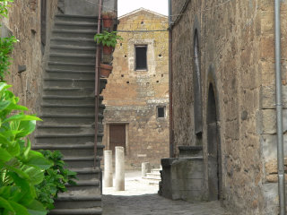 Civita di Bagnoregio, homes made by volcanic stones