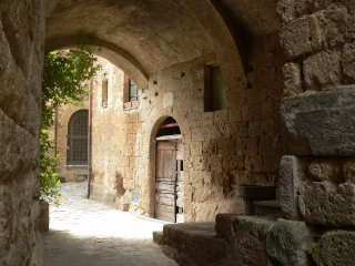 Civita di Bagnoregio, homes made by volcanic stones