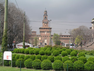 Largo Cairoli a Milano